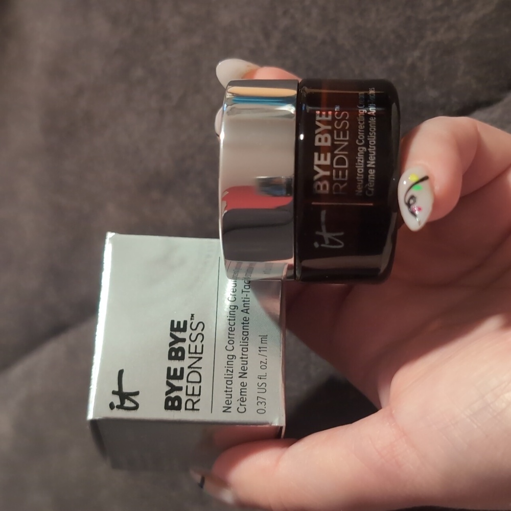IT Cosmetics Bye Bye Redness in the Shade Neutral Beige